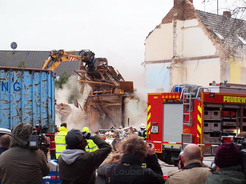 Hausexplosion Bruehl bei Koeln Pingsdorferstr P548.JPG